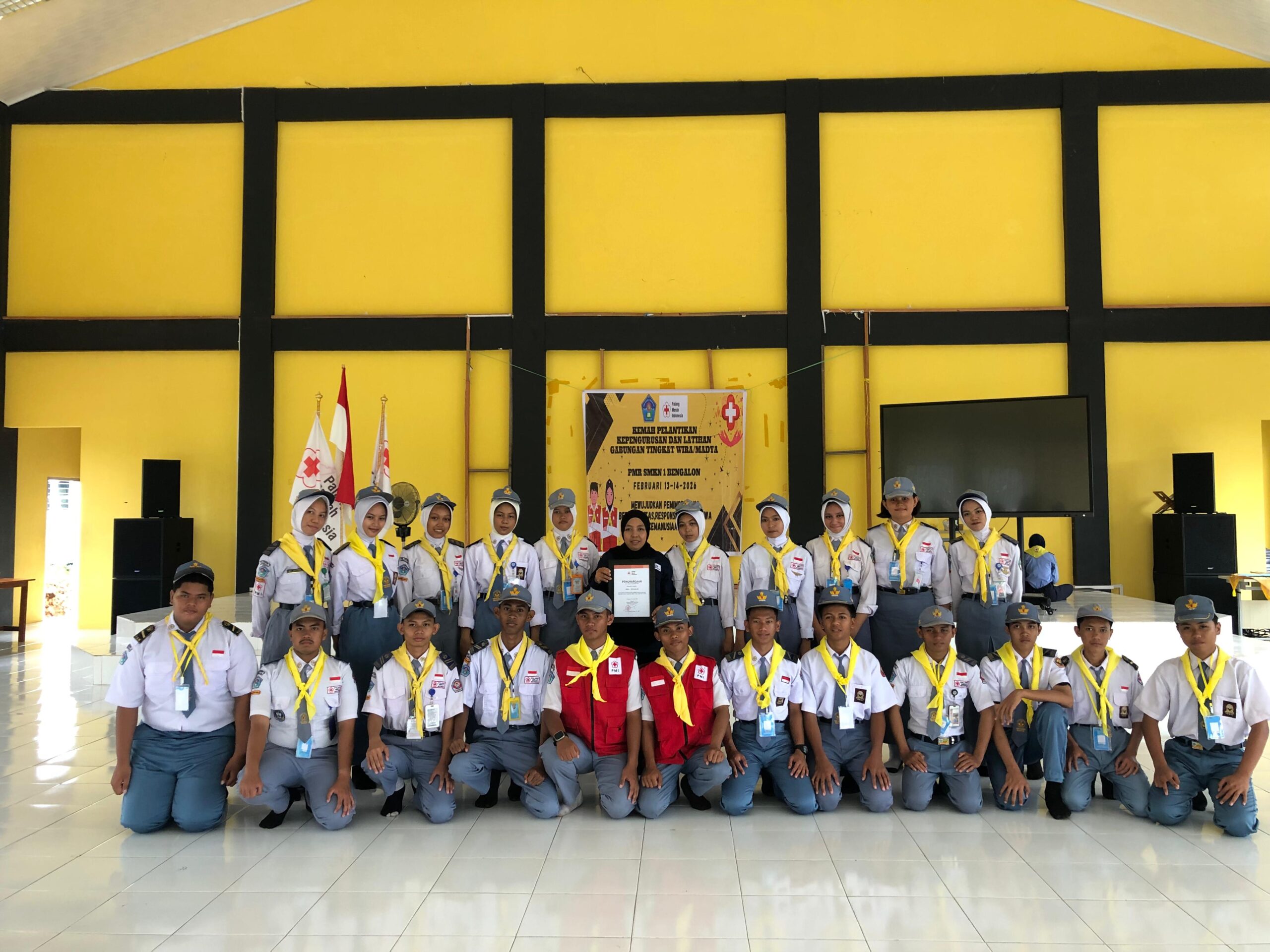 Sinergi Kemanusiaan: SMKN 1 Bengalon Sukses Gelar Kemah Gabungan dan Pelantikan PMR 2026