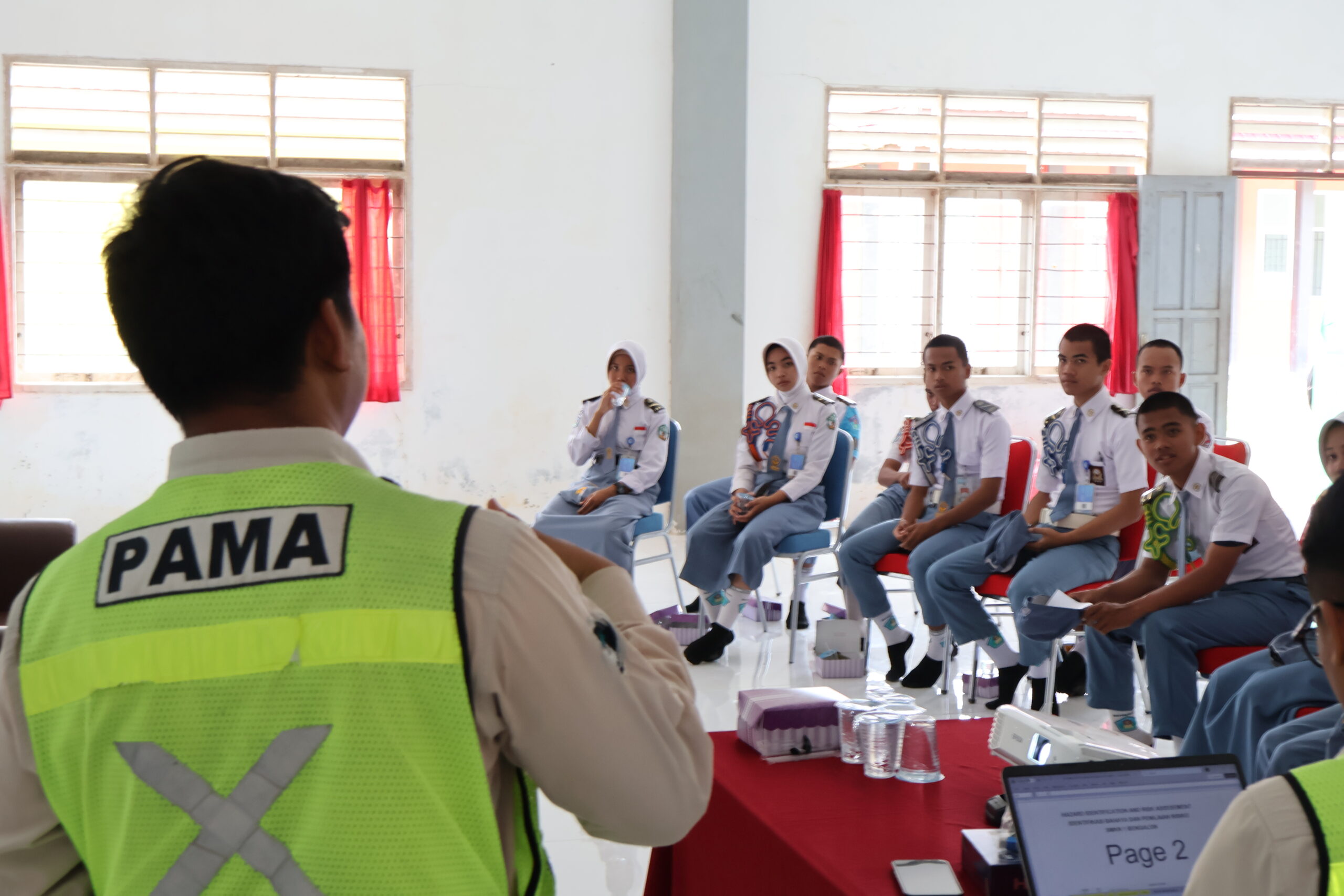 Membangun Budaya “Safety First”: PT PAMA Bekali Perwira SMKN 1 Bengalon Materi Manajemen Risiko