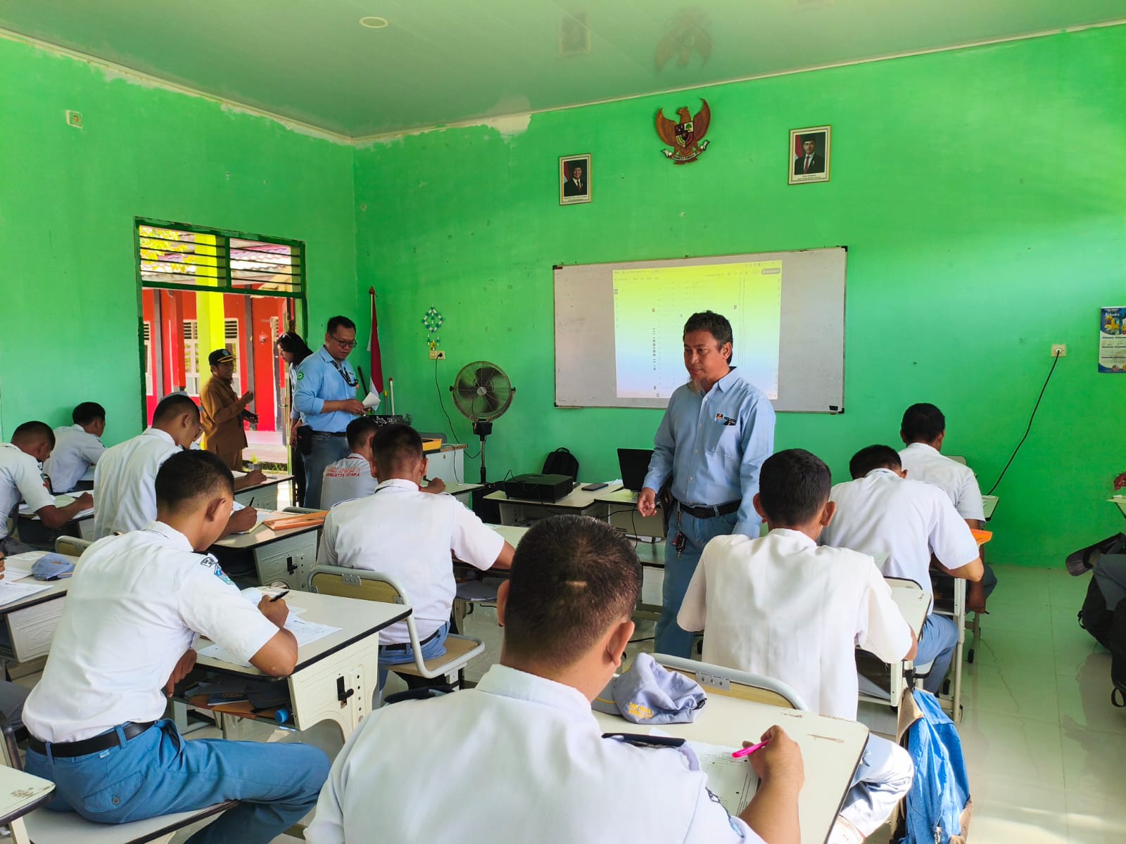 Gerbang Karier Profesional: 30 Taruna SMKN 1 Bengalon Ikuti Seleksi PT Hexindo Adiperkasa Tbk