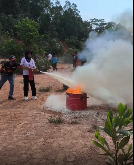 Bekali Mental Juara & K3LH: PT Darma Henwa Berikan Pelatihan Fire Fighting & Flying Fox di MPLS SMKN 1 Bengalon!