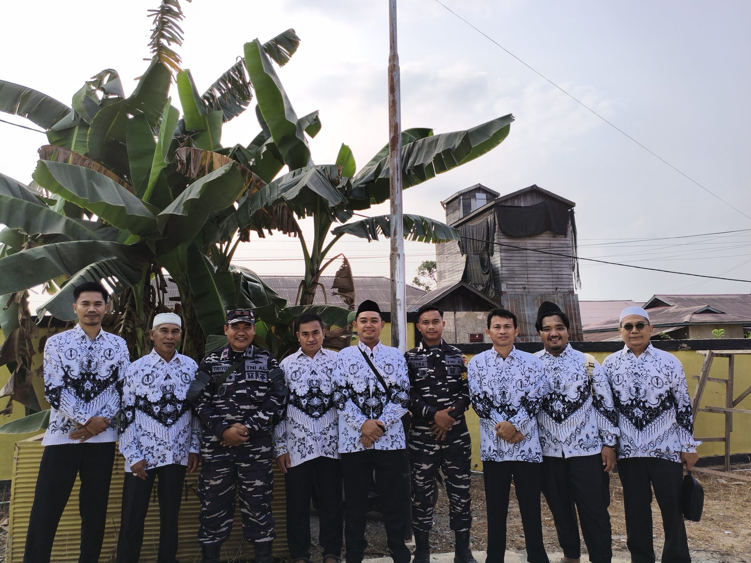 Sejarah Baru! SMKN 1 Bengalon Jadi Tuan Rumah Peringatan Maulid Nabi PGRI Bengalon Bersama Pendidik Se-Kecamatan