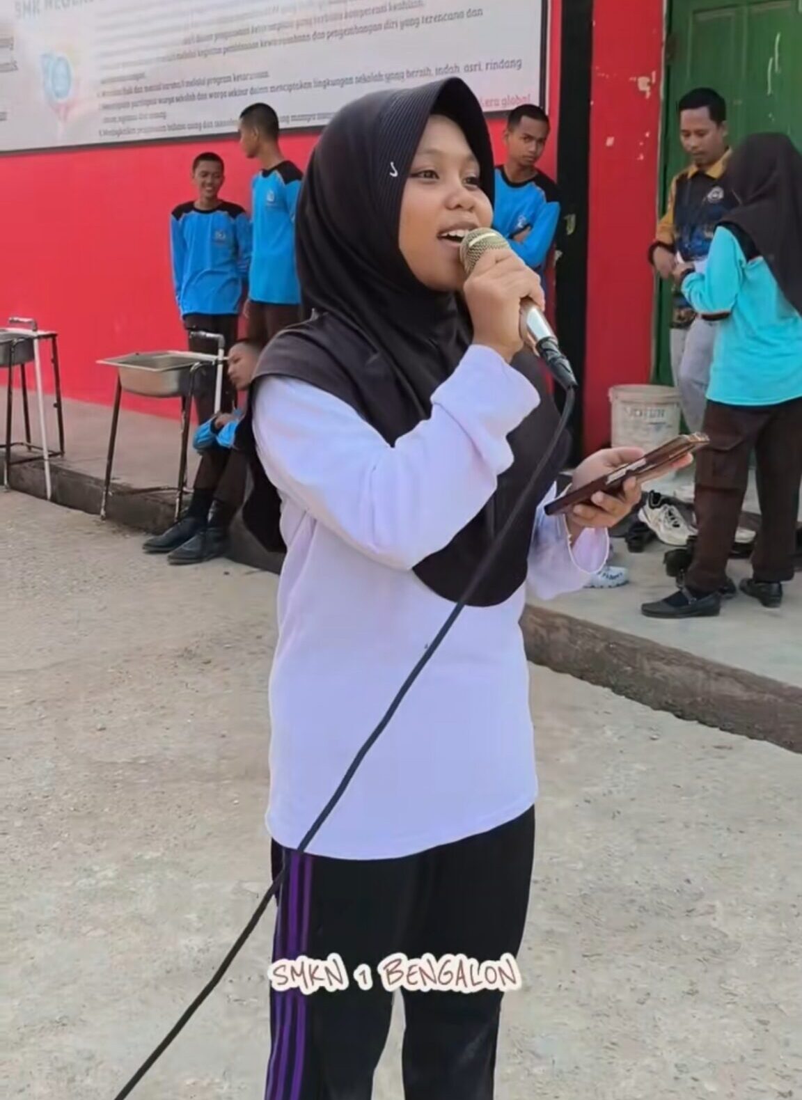 Wadah Ekspresi dan Kreativitas: Taruna-Taruni SMKN 1 Bengalon Unjuk Bakat dalam “Jumat Seni”
